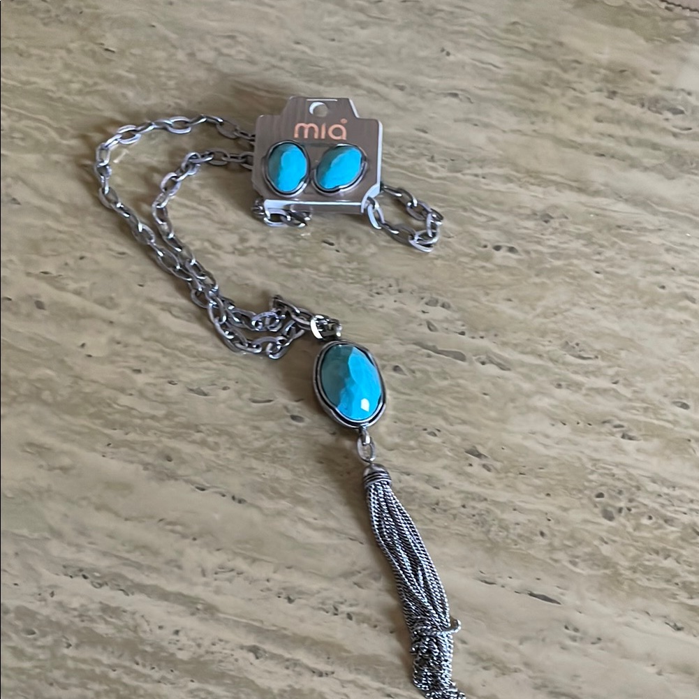 Mia Silver And Turquoise Necklace And Earring Set 10$